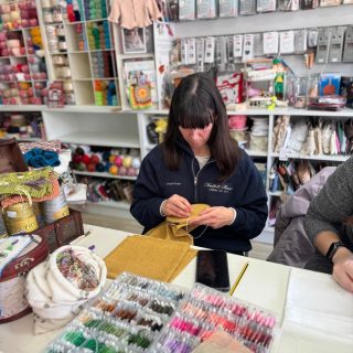 🧵✨ Clube do Bordado — 1.ª edição de 2026 ✨🧵

Começamos o ano a bordar juntos um projecto especial inspirado no Dia de Reis — celebrando a tradição, a esperança e os novos começos.

Um encontro para abrandar, bordar, partilhar saberes e começar o ano com calma, intenção e criatividade. 🤍

Que este bordado seja símbolo de novos caminhos, encontros e bons começos. 🌟

Vens bordar connosco?
Junta-te ao Clube!

🌿Próxima edição: 3 de Fevereiro!