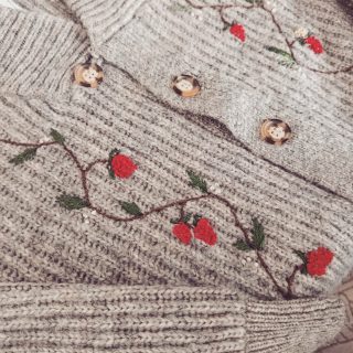 Dias frios pedem calma, um chá quente e bordados que aquecem as mãos e o coração❤️

Alguns trabalhos recentes em malhas quentinhas, com pontos feitos sem pressa e com intenção, com cores suaves que alegram os dias de inverno🌧

Linhas Ecovita @dmcportugal