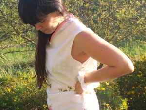 Vestido curto branco padrão floral